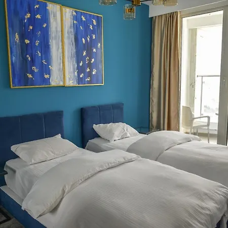 Sky Deluxe 3 Fitness & スコピエ